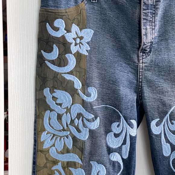 New!  Vintage 90s, Y2K.  Beautiful embroidery and embellishment.  Boot cut-8 - Picture 4 of 11